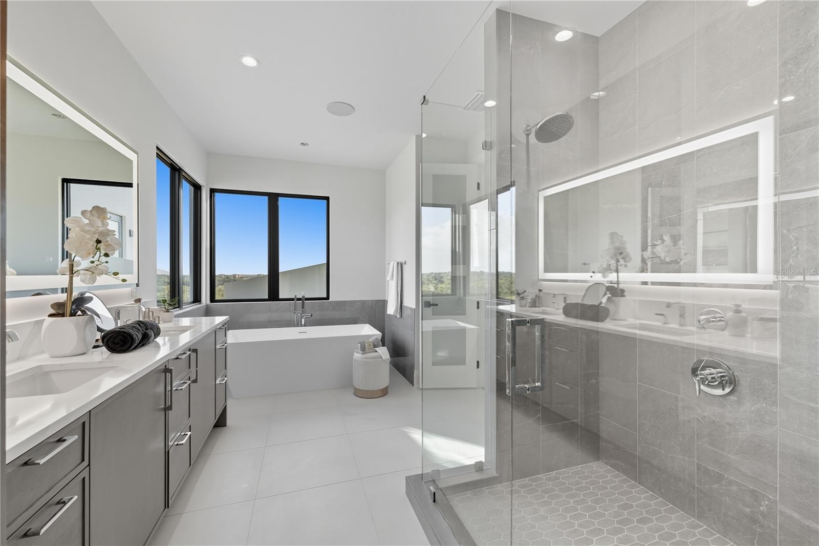 G5096242 Property Photo