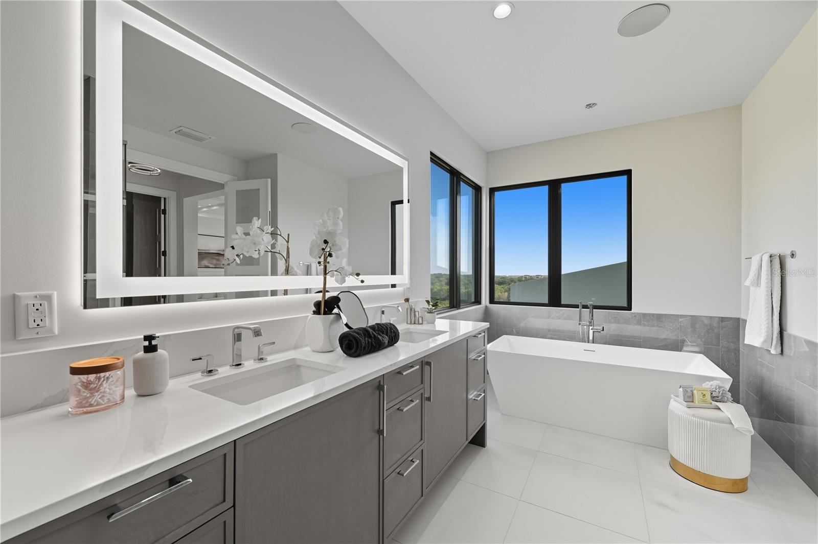 G5096242 Property Photo