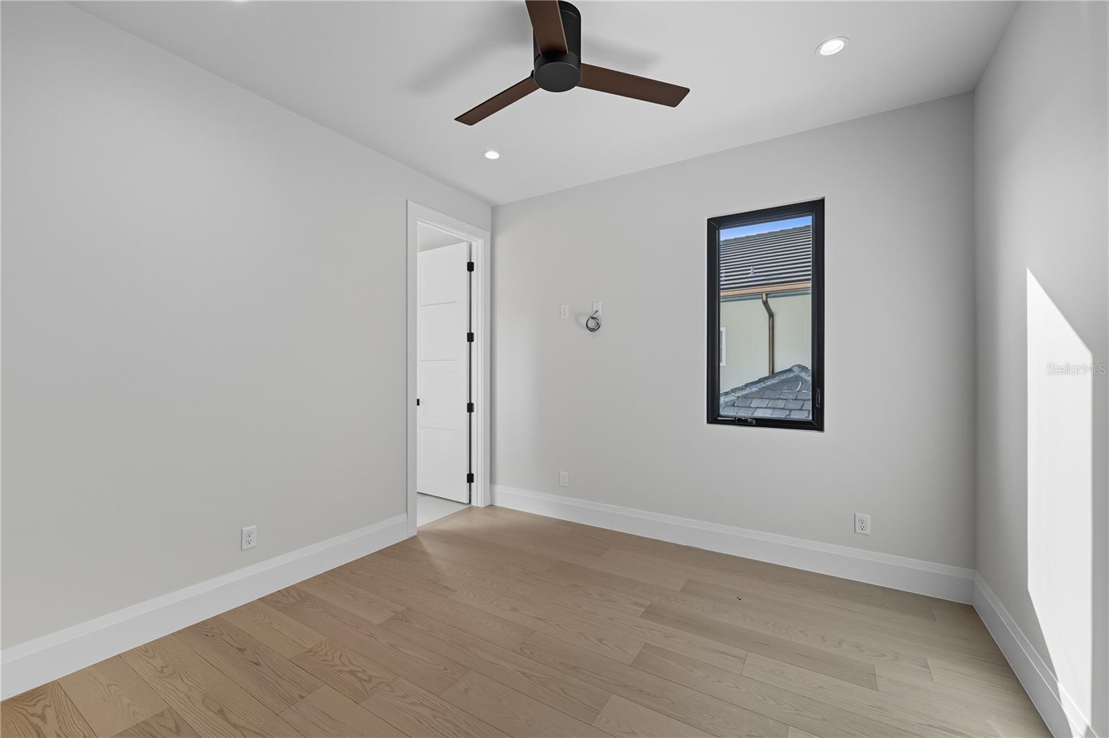 G5096242 Property Photo