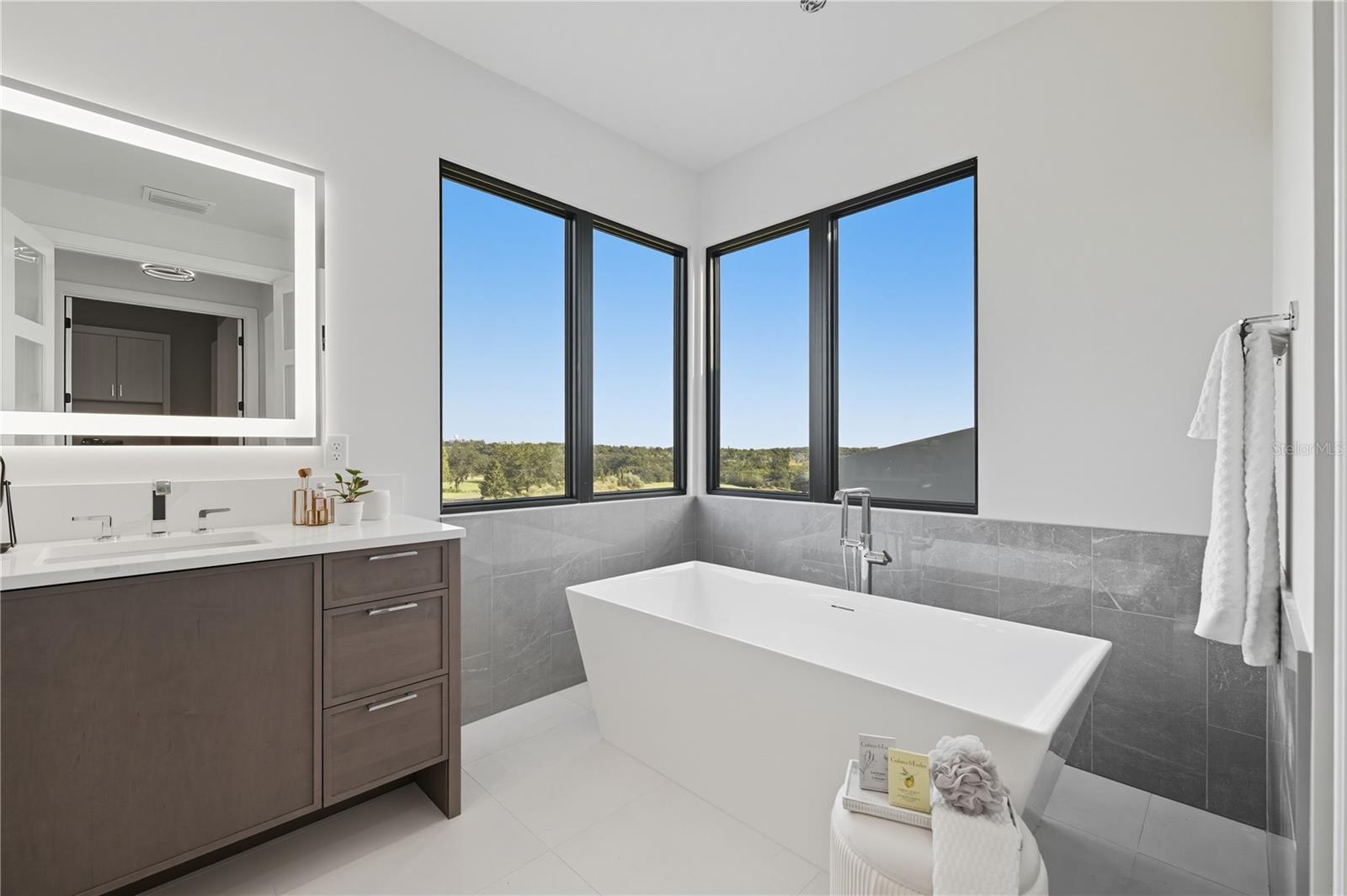 G5096242 Property Photo