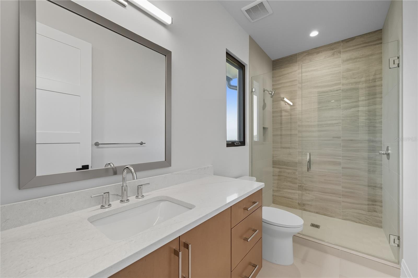 G5096242 Property Photo