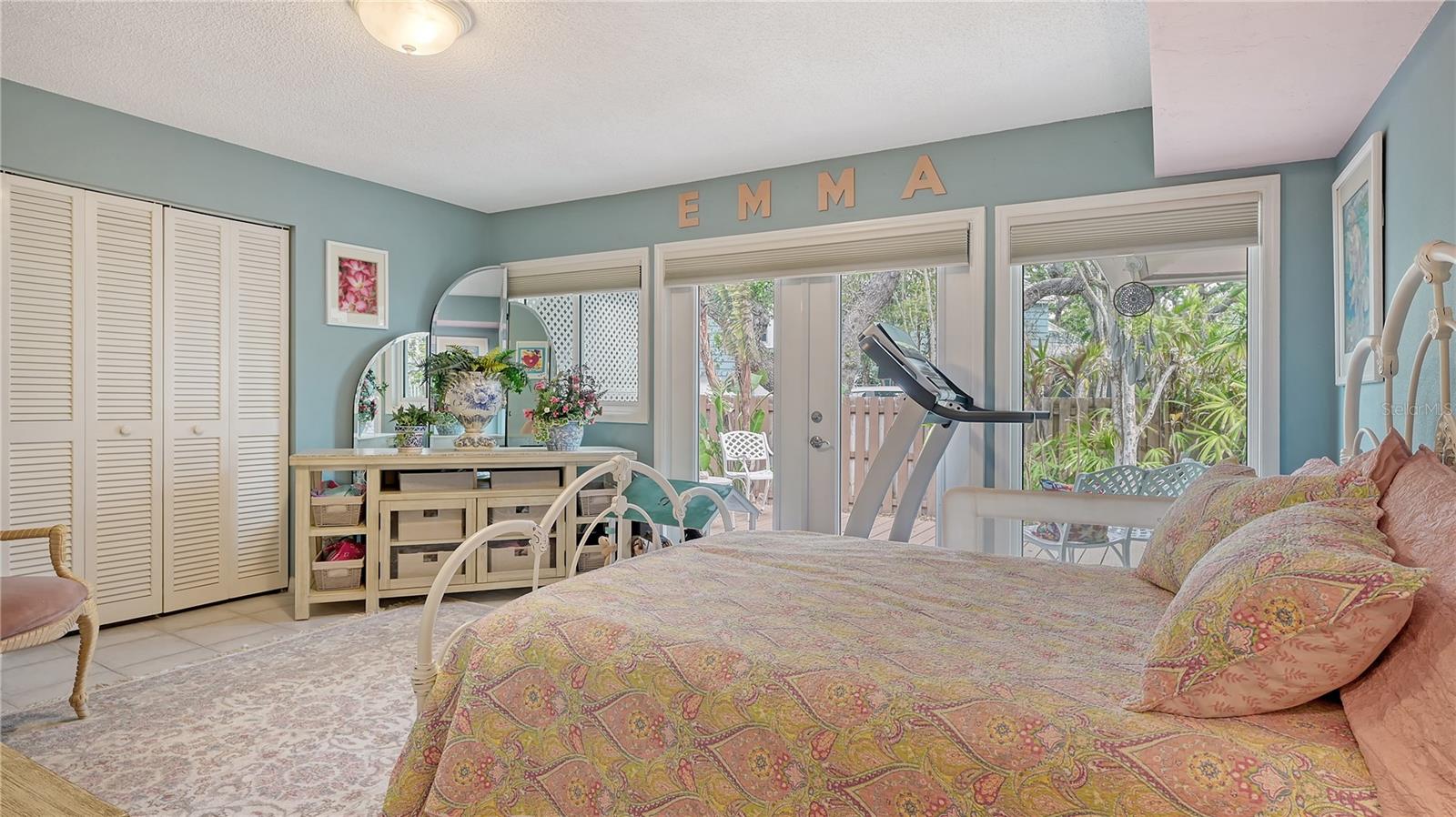 1042 N CASEY KEY RD, OSPREY, FL, 34229