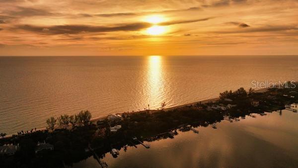 1042 N CASEY KEY RD, OSPREY, FL, 34229