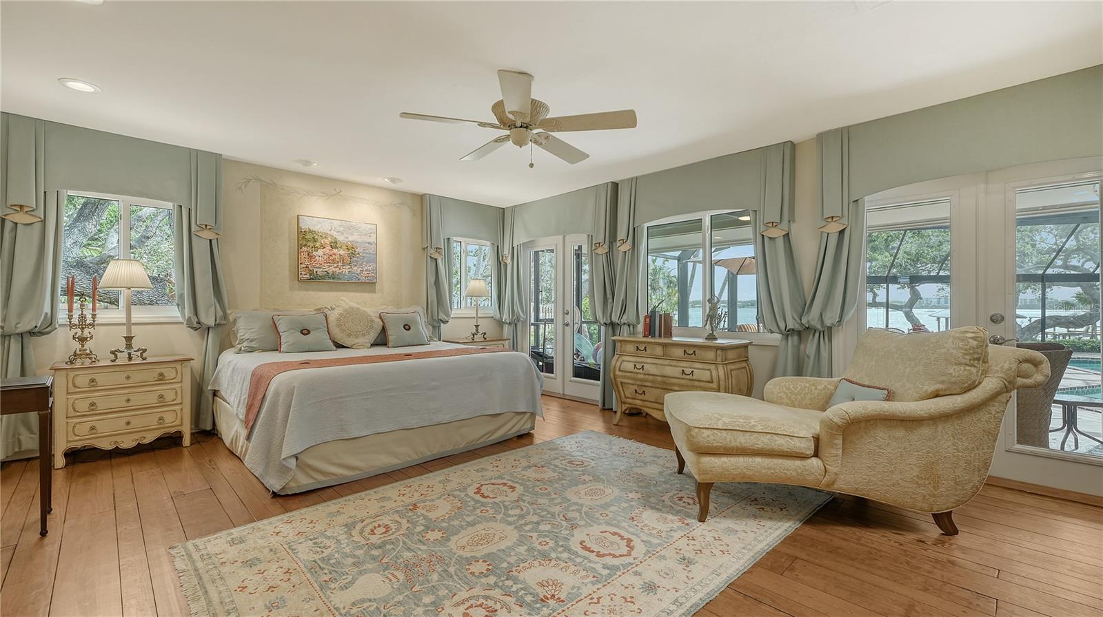 1042 N CASEY KEY RD, OSPREY, FL, 34229