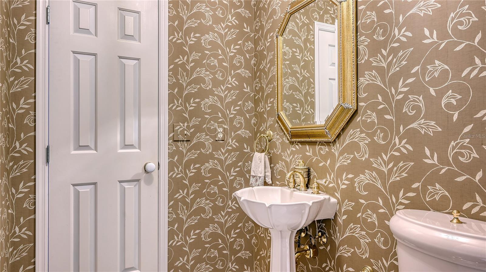 1042 N CASEY KEY RD, OSPREY, FL, 34229