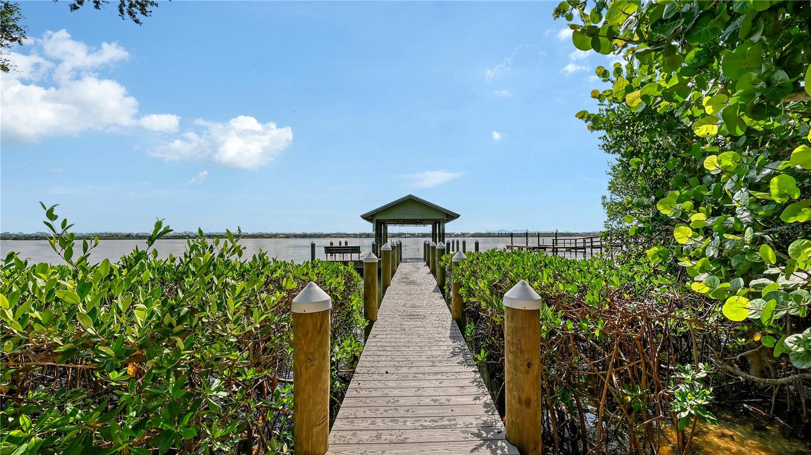 1042 N CASEY KEY RD, OSPREY, FL, 34229