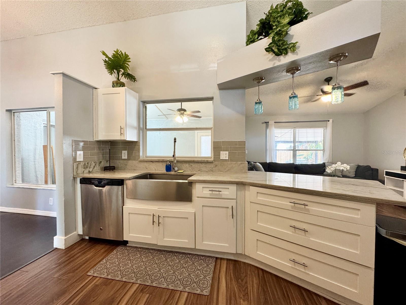 1813 LANDSIDE DR, VALRICO, FL, 33594