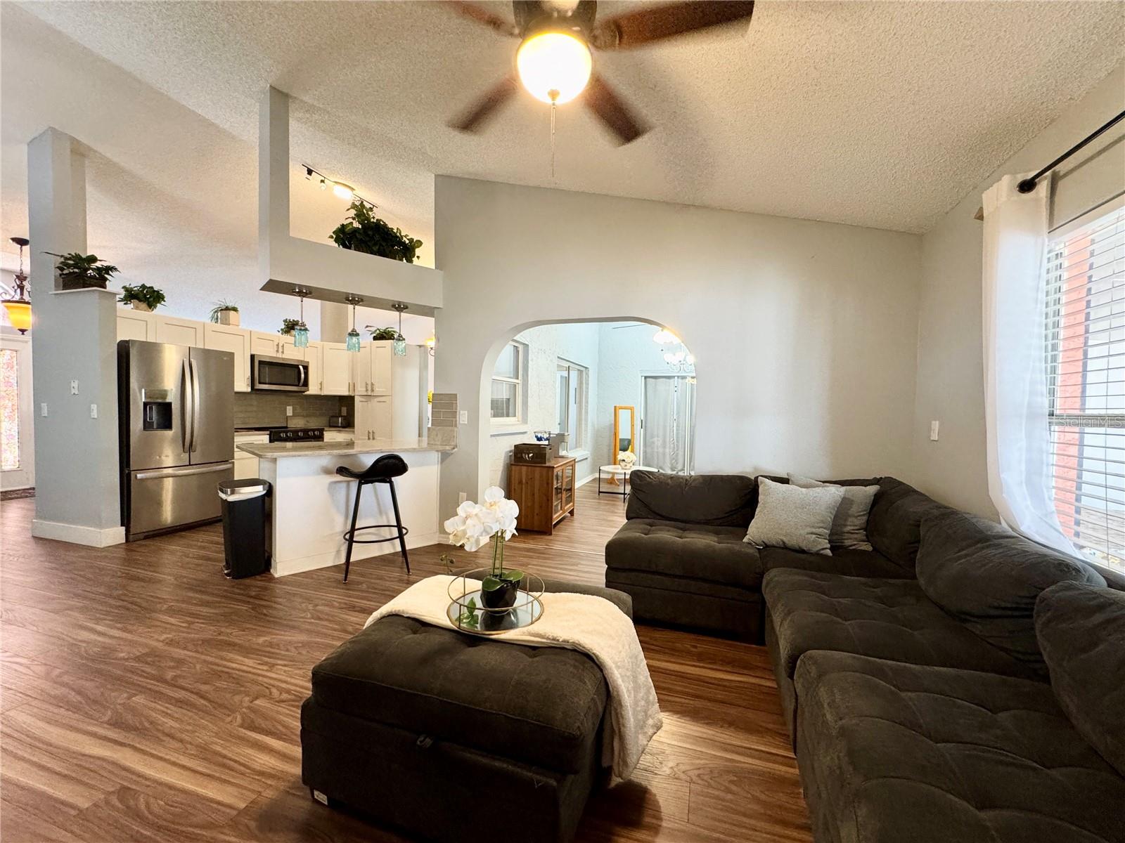 1813 LANDSIDE DR, VALRICO, FL, 33594