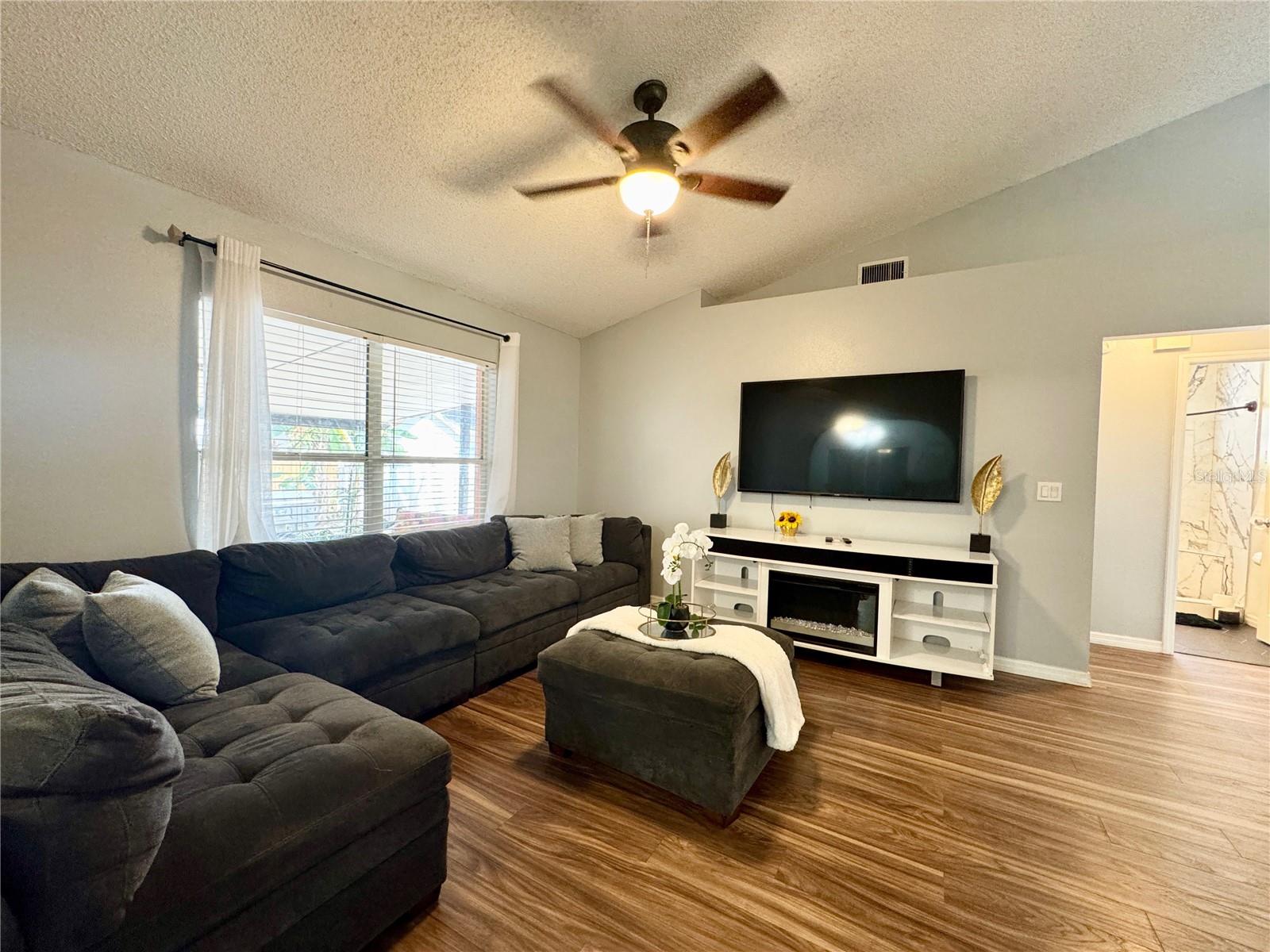 1813 LANDSIDE DR, VALRICO, FL, 33594