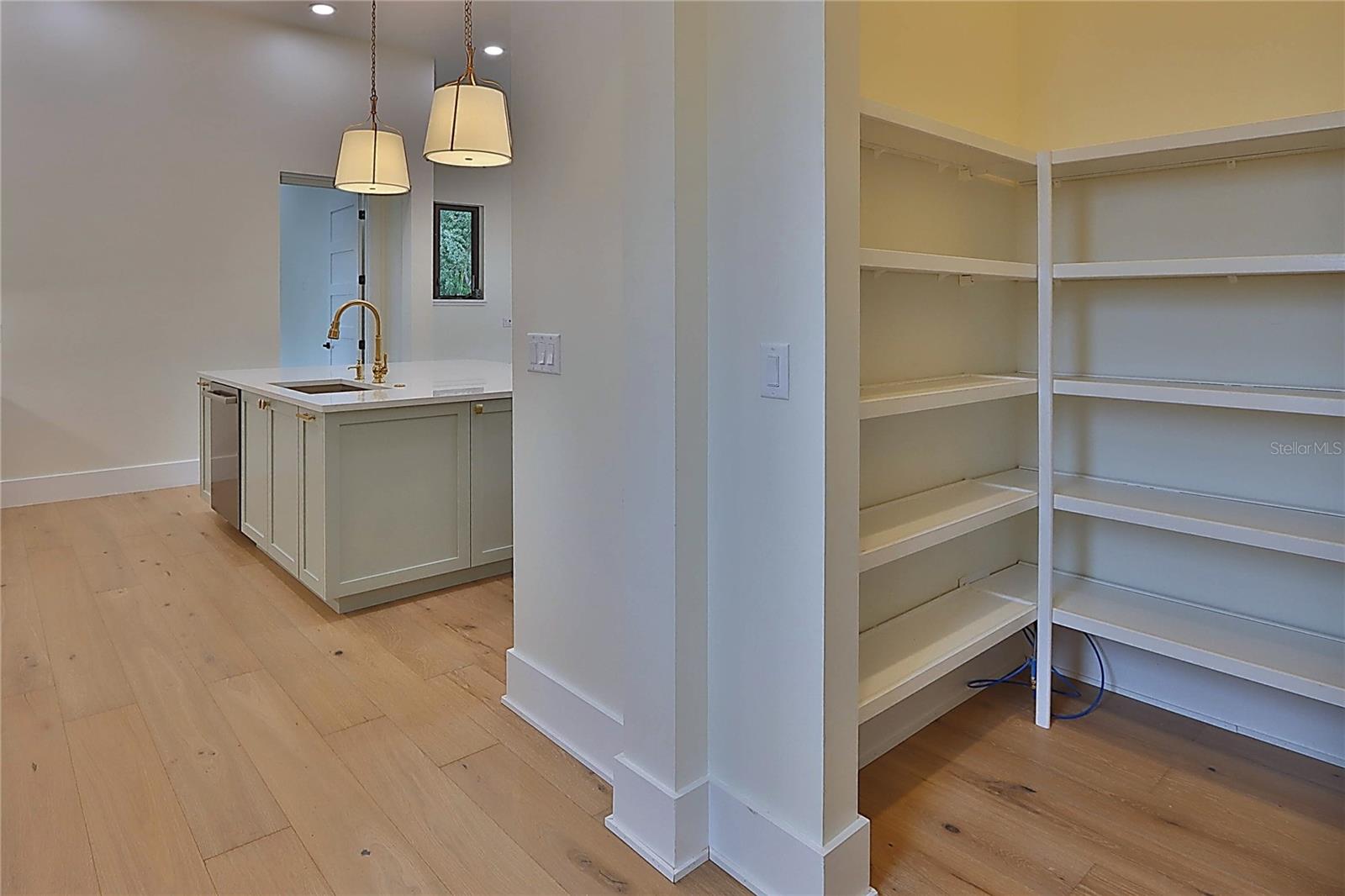 519 W DAVIS BLVD, TAMPA, FL, 33606