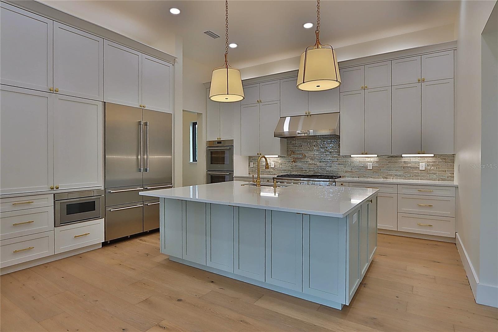 519 W DAVIS BLVD, TAMPA, FL, 33606