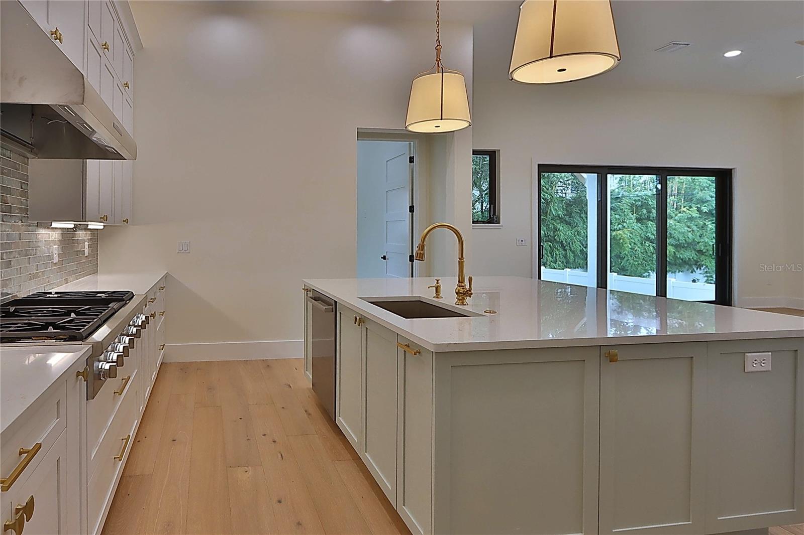 519 W DAVIS BLVD, TAMPA, FL, 33606