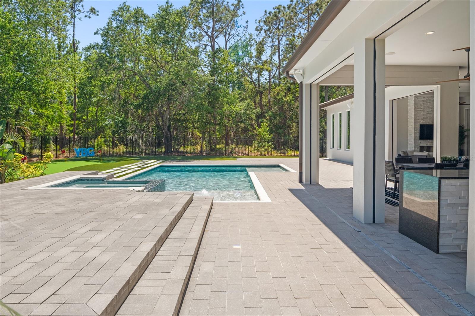 G5096247 Property Photo