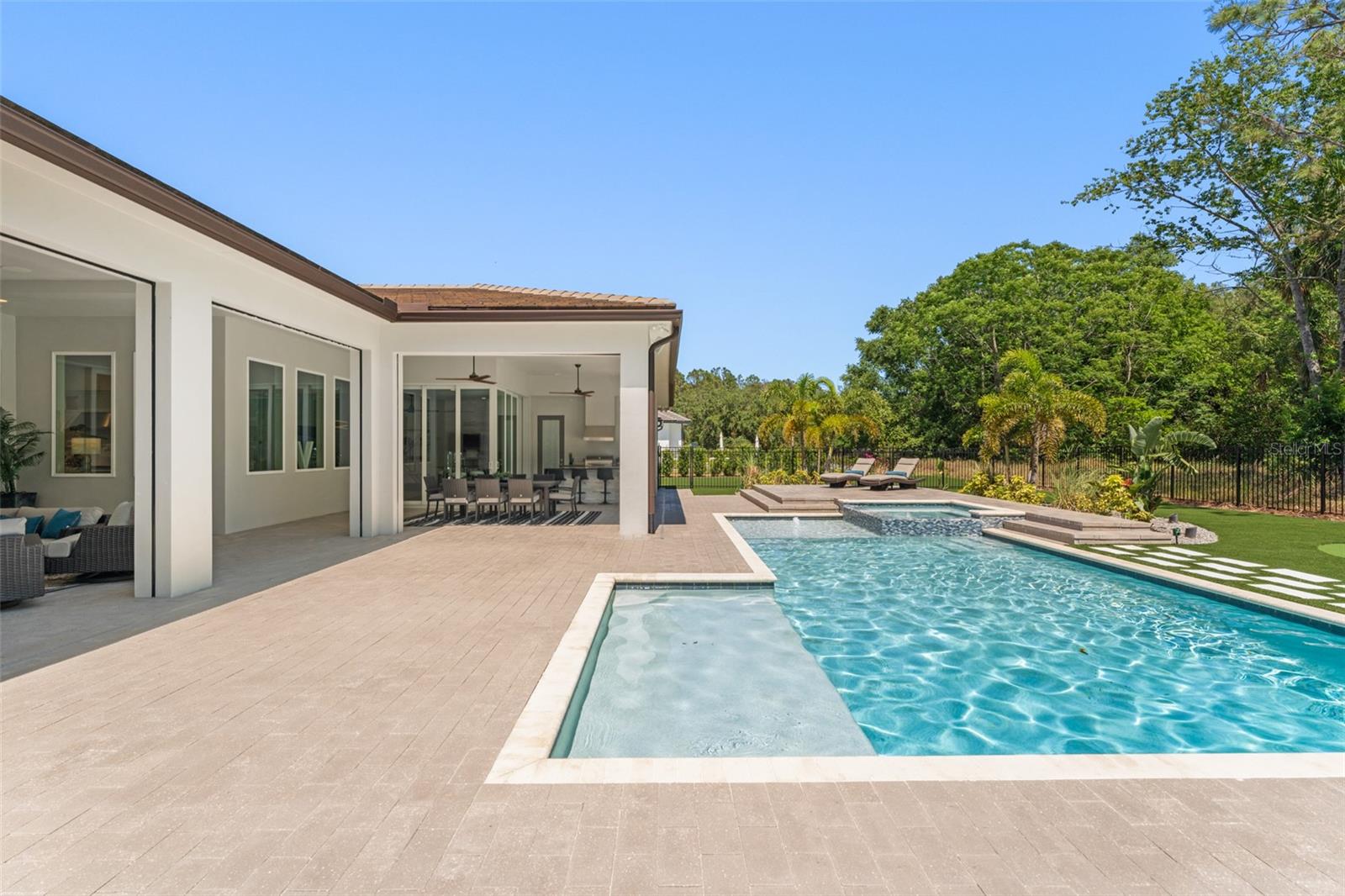 G5096247 Property Photo