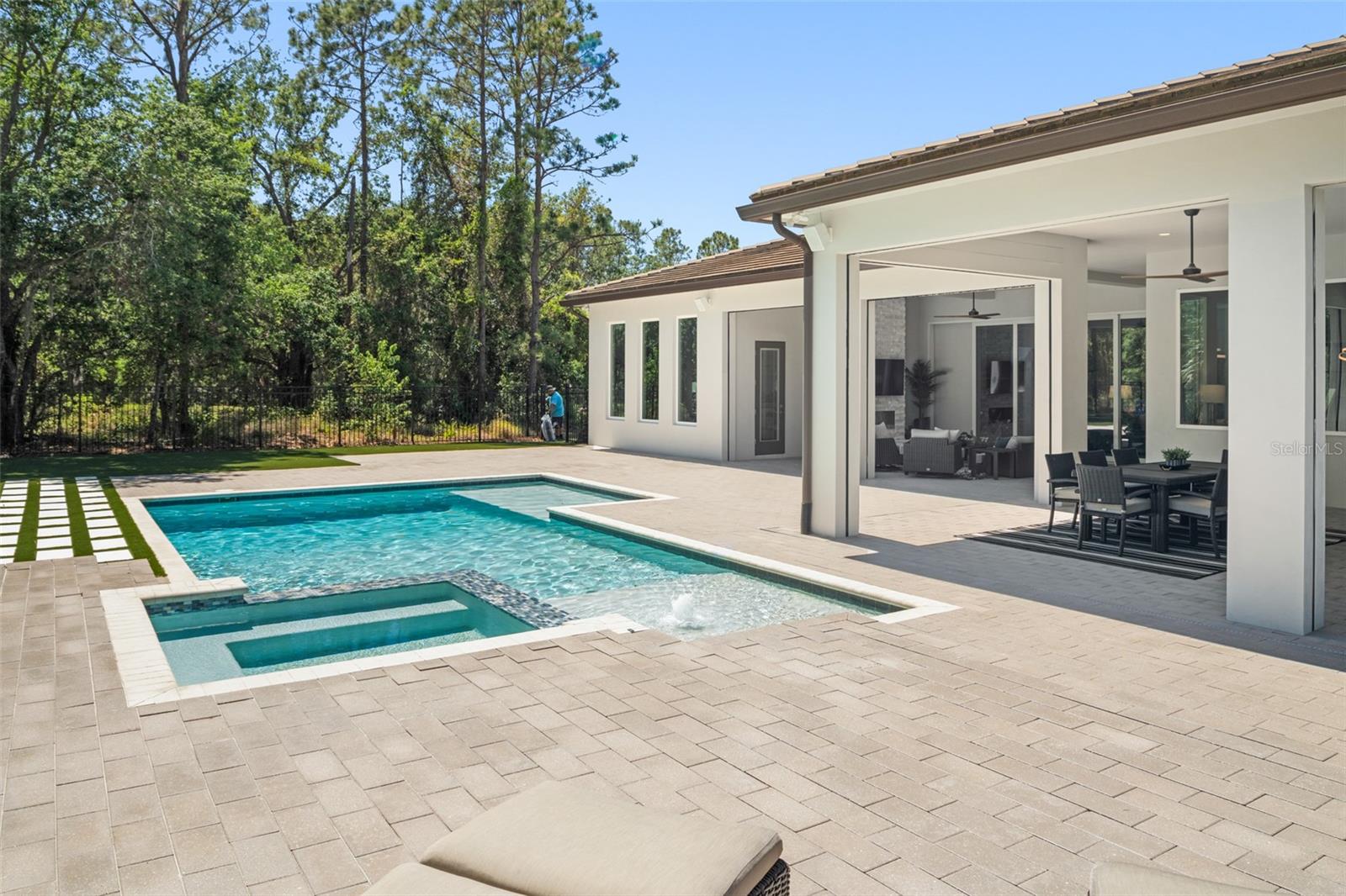 G5096247 Property Photo