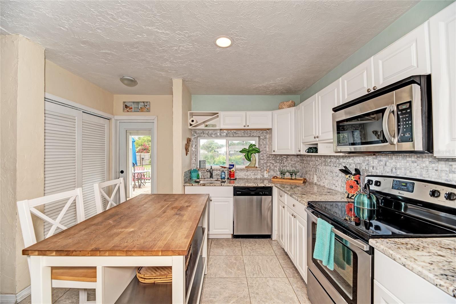 A4650239 Property Photo