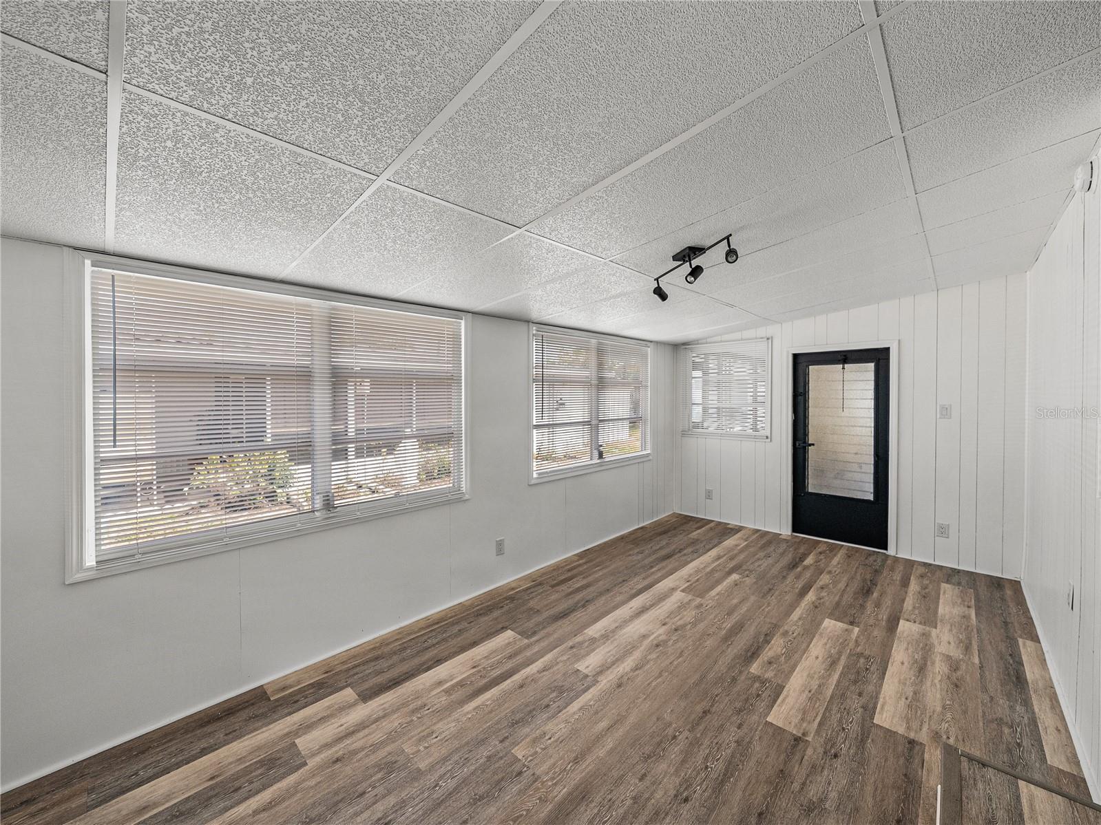 TB8378550 Property Photo