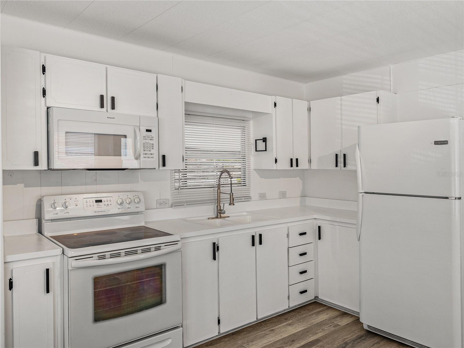 TB8378550 Property Photo