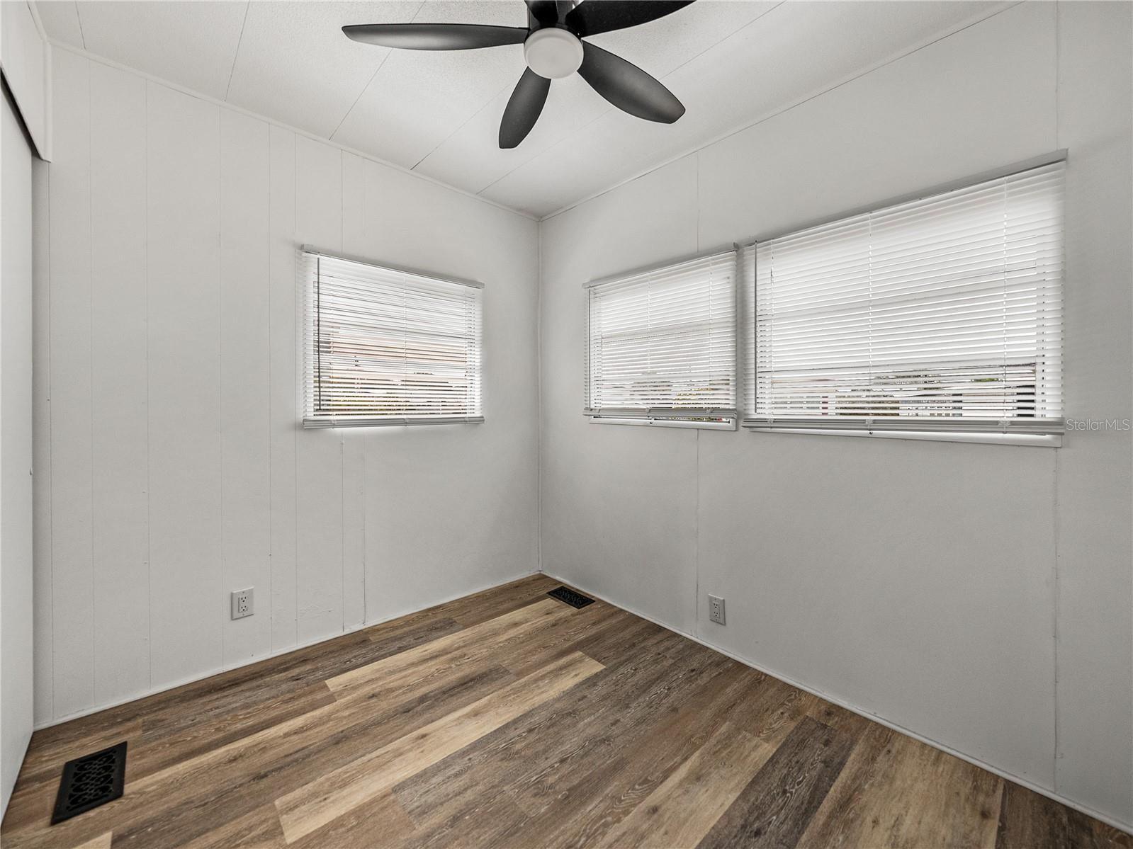 TB8378550 Property Photo