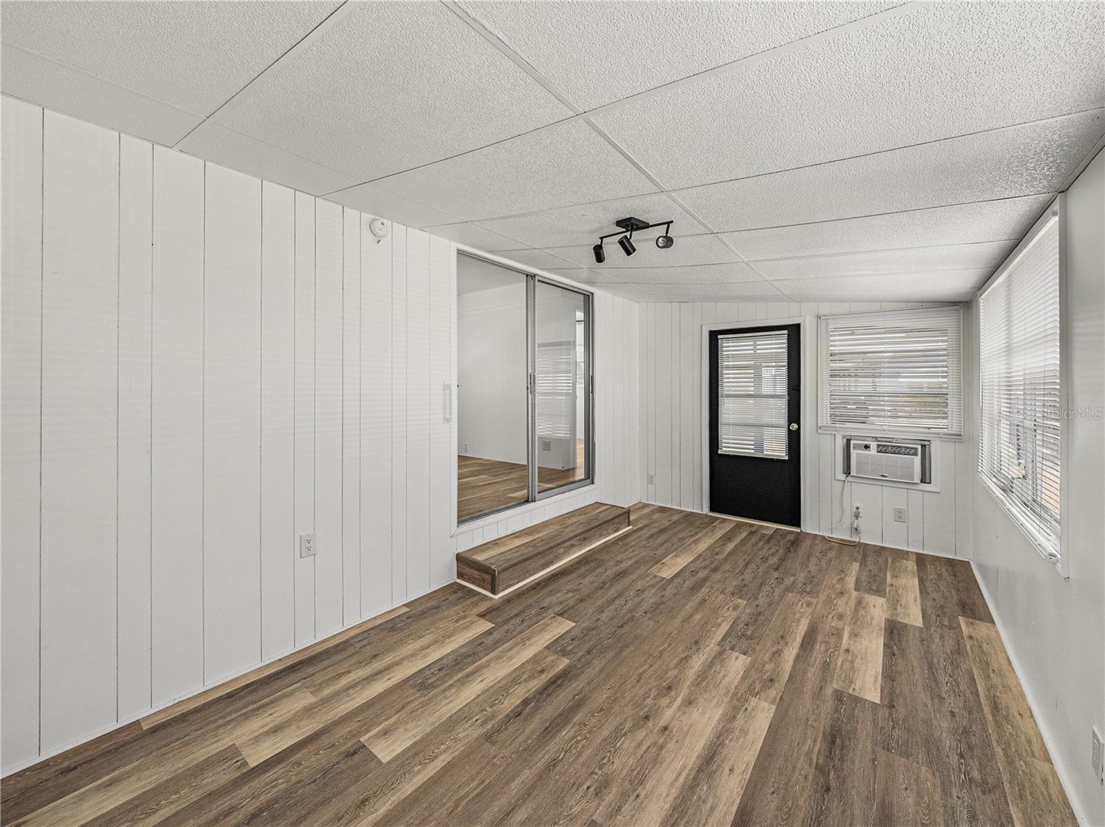 TB8378550 Property Photo