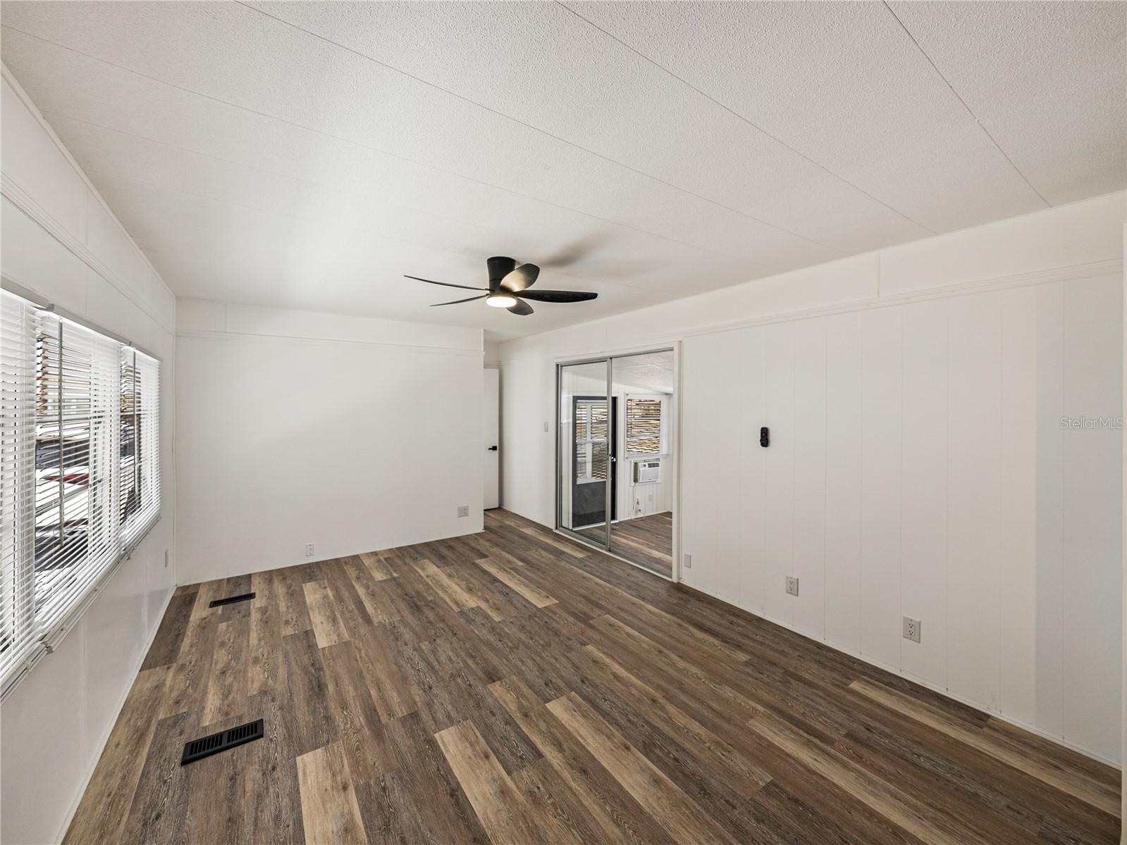 TB8378550 Property Photo