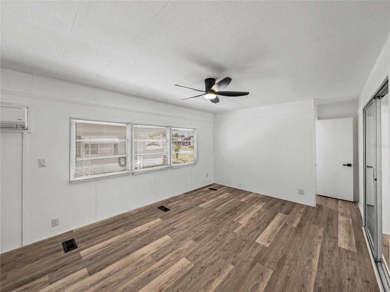 TB8378550 Property Photo