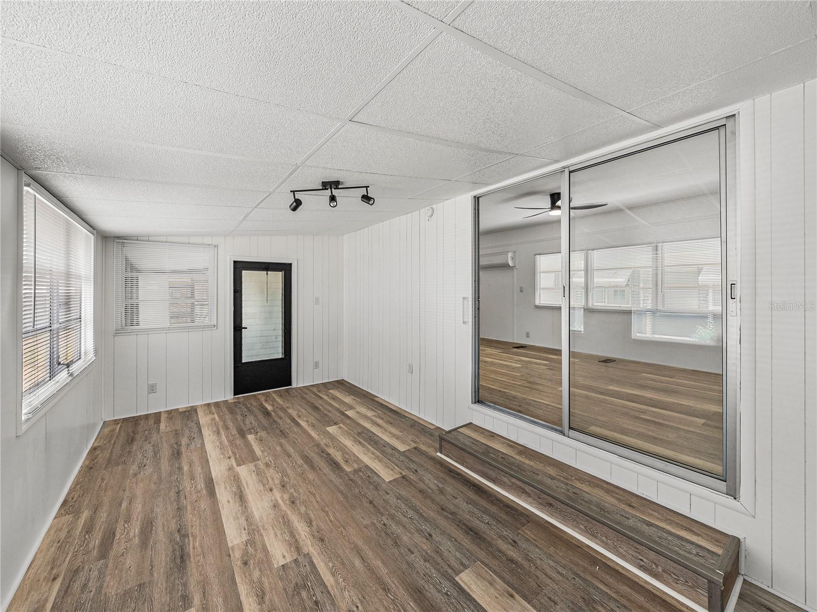 TB8378550 Property Photo