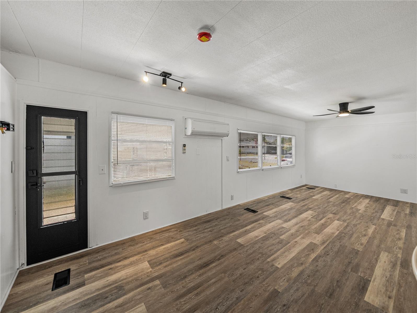 TB8378550 Property Photo