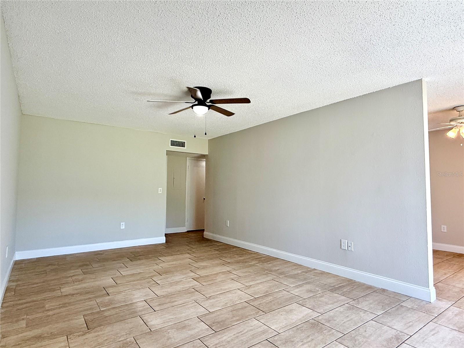 4405 S SEMORAN BLVD #4, ORLANDO, FL, 32822