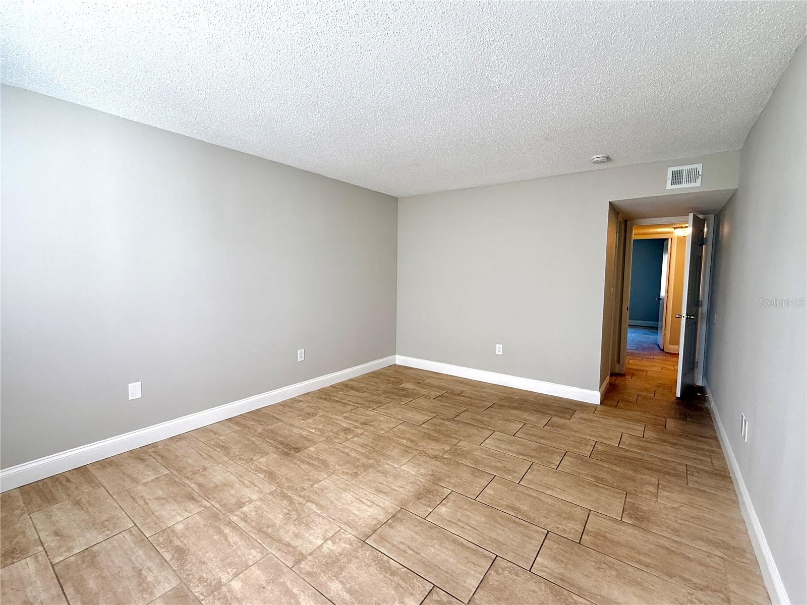 4405 S SEMORAN BLVD #4, ORLANDO, FL, 32822