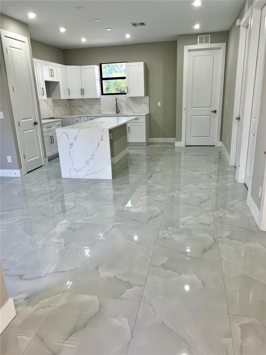 902 MILWAUKEE BLVD, LEHIGH ACRES, FL, 33974