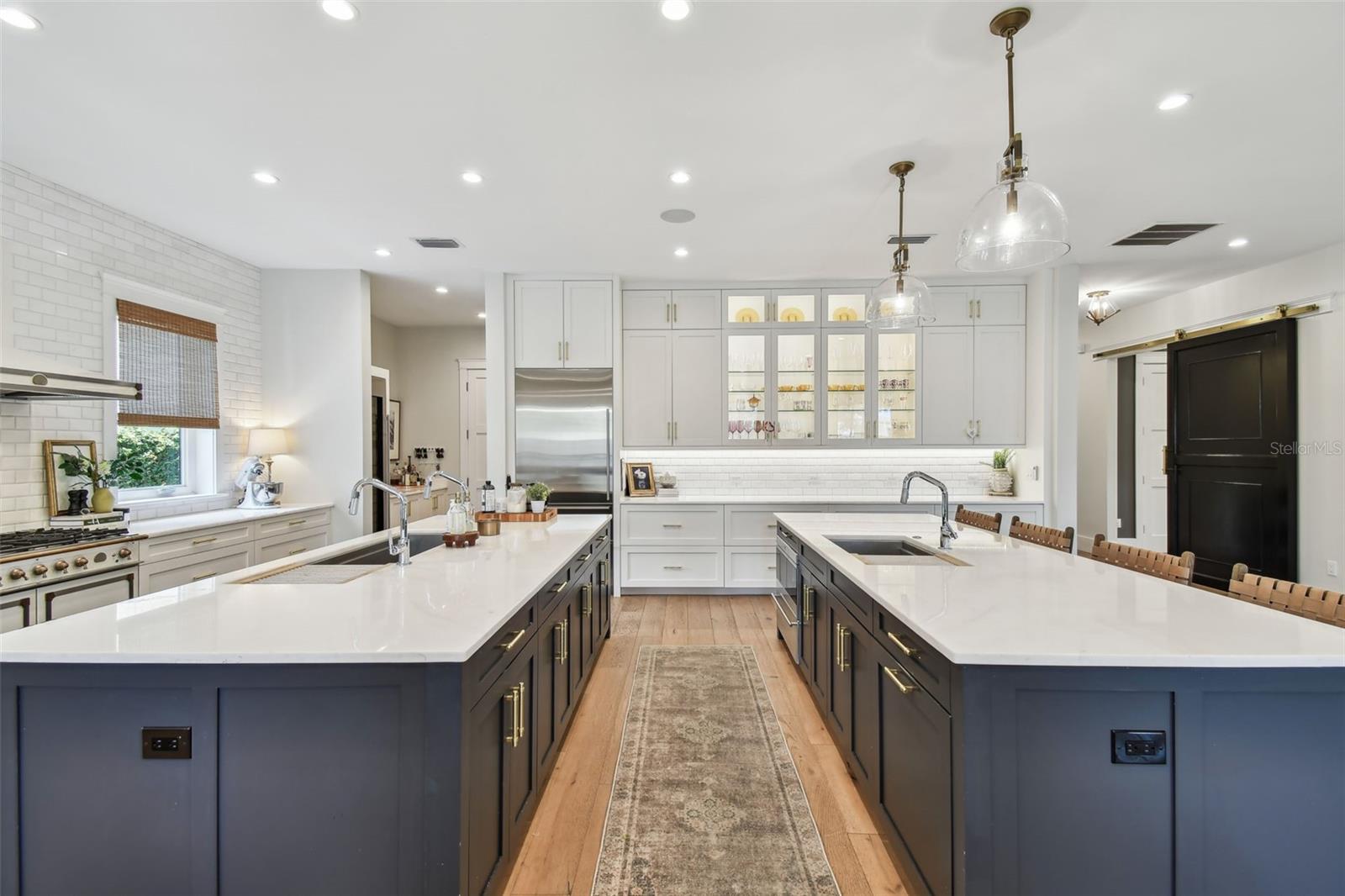 2402 W PARKLAND BLVD, TAMPA, FL, 33609