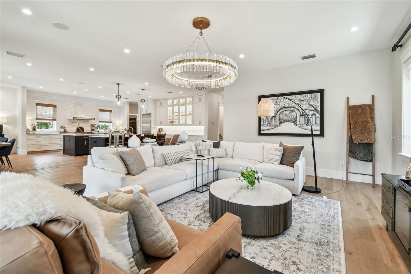 2402 W PARKLAND BLVD, TAMPA, FL, 33609