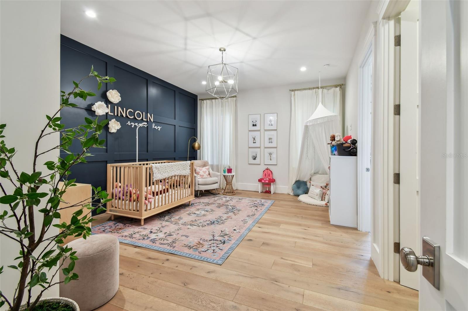 2402 W PARKLAND BLVD, TAMPA, FL, 33609