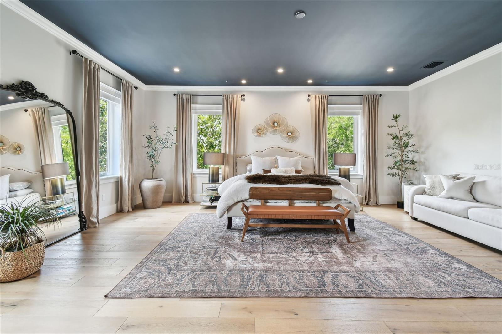 2402 W PARKLAND BLVD, TAMPA, FL, 33609