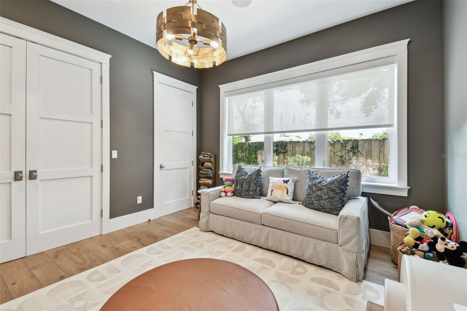 2402 W PARKLAND BLVD, TAMPA, FL, 33609