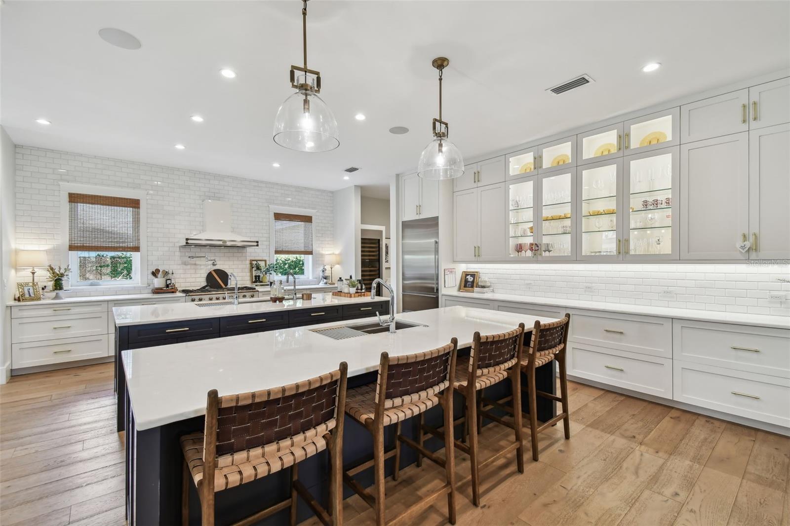 2402 W PARKLAND BLVD, TAMPA, FL, 33609