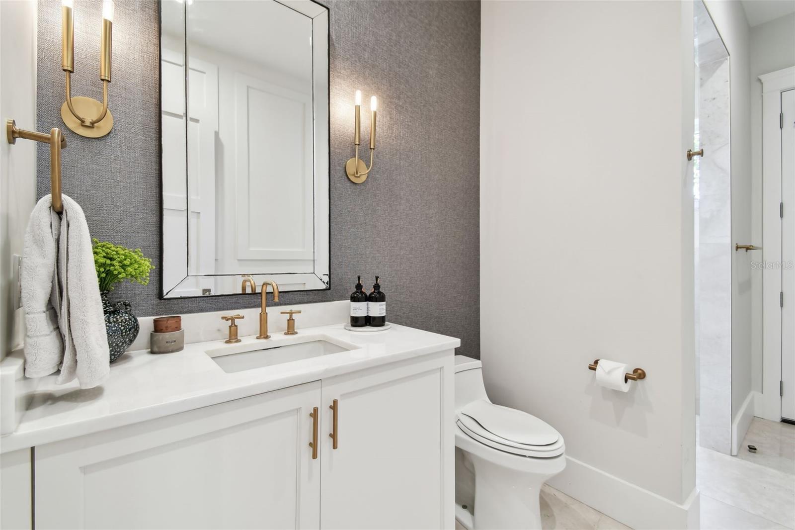 2402 W PARKLAND BLVD, TAMPA, FL, 33609