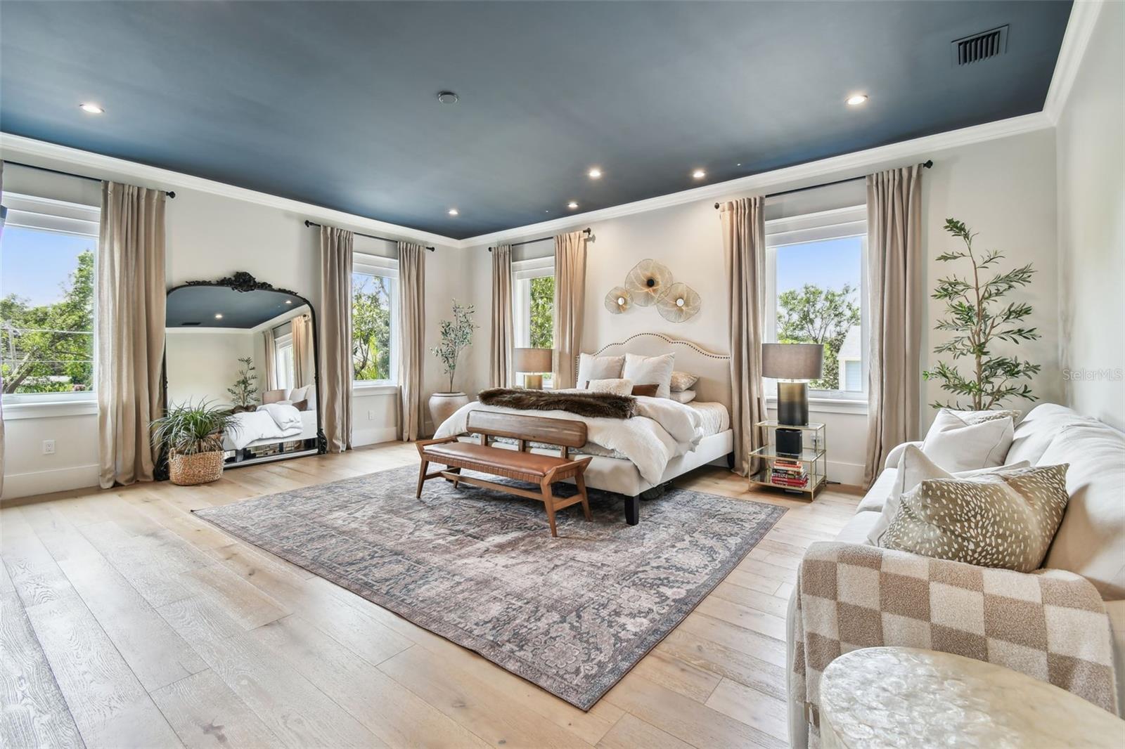 2402 W PARKLAND BLVD, TAMPA, FL, 33609