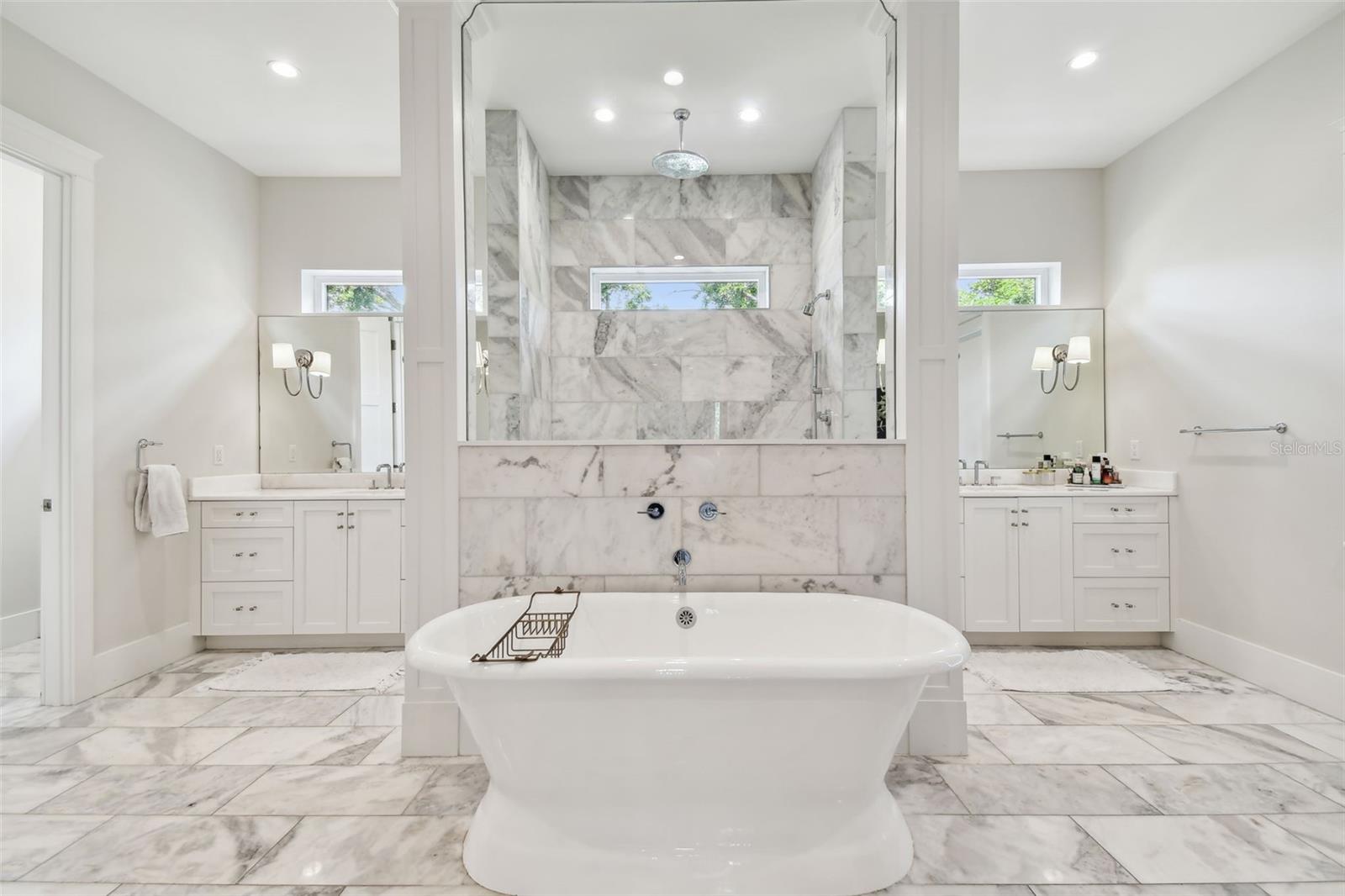 2402 W PARKLAND BLVD, TAMPA, FL, 33609