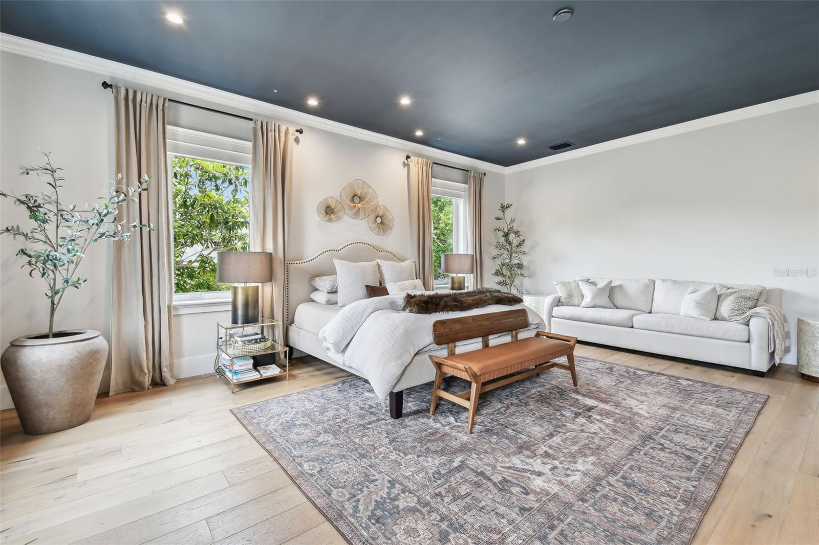 2402 W PARKLAND BLVD, TAMPA, FL, 33609