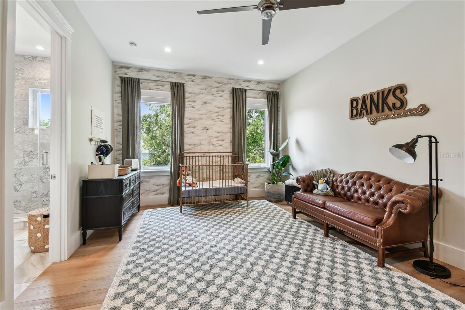 2402 W PARKLAND BLVD, TAMPA, FL, 33609