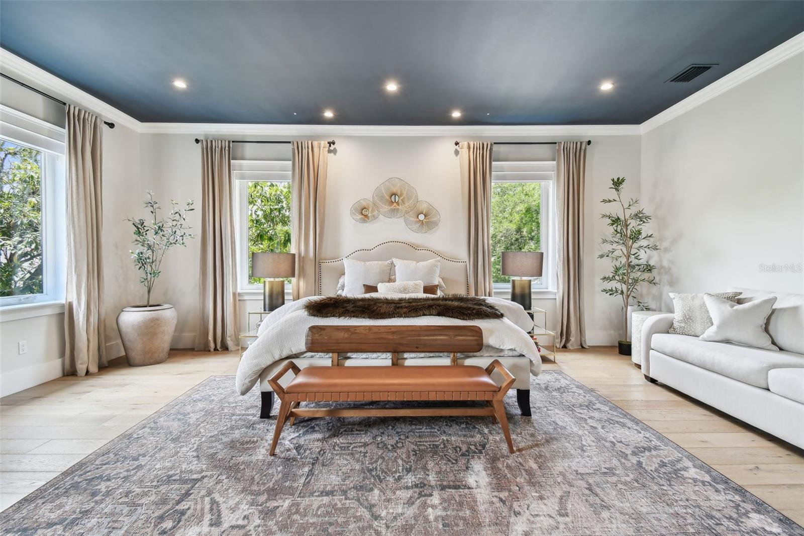 2402 W PARKLAND BLVD, TAMPA, FL, 33609