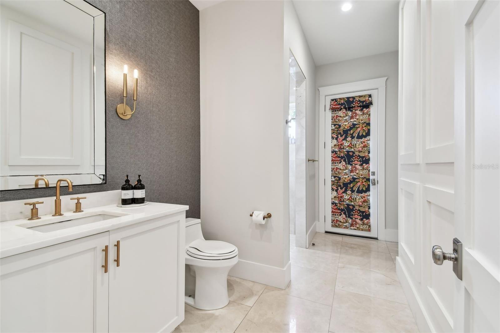 2402 W PARKLAND BLVD, TAMPA, FL, 33609