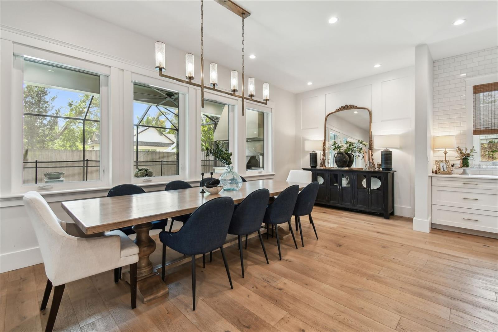 2402 W PARKLAND BLVD, TAMPA, FL, 33609