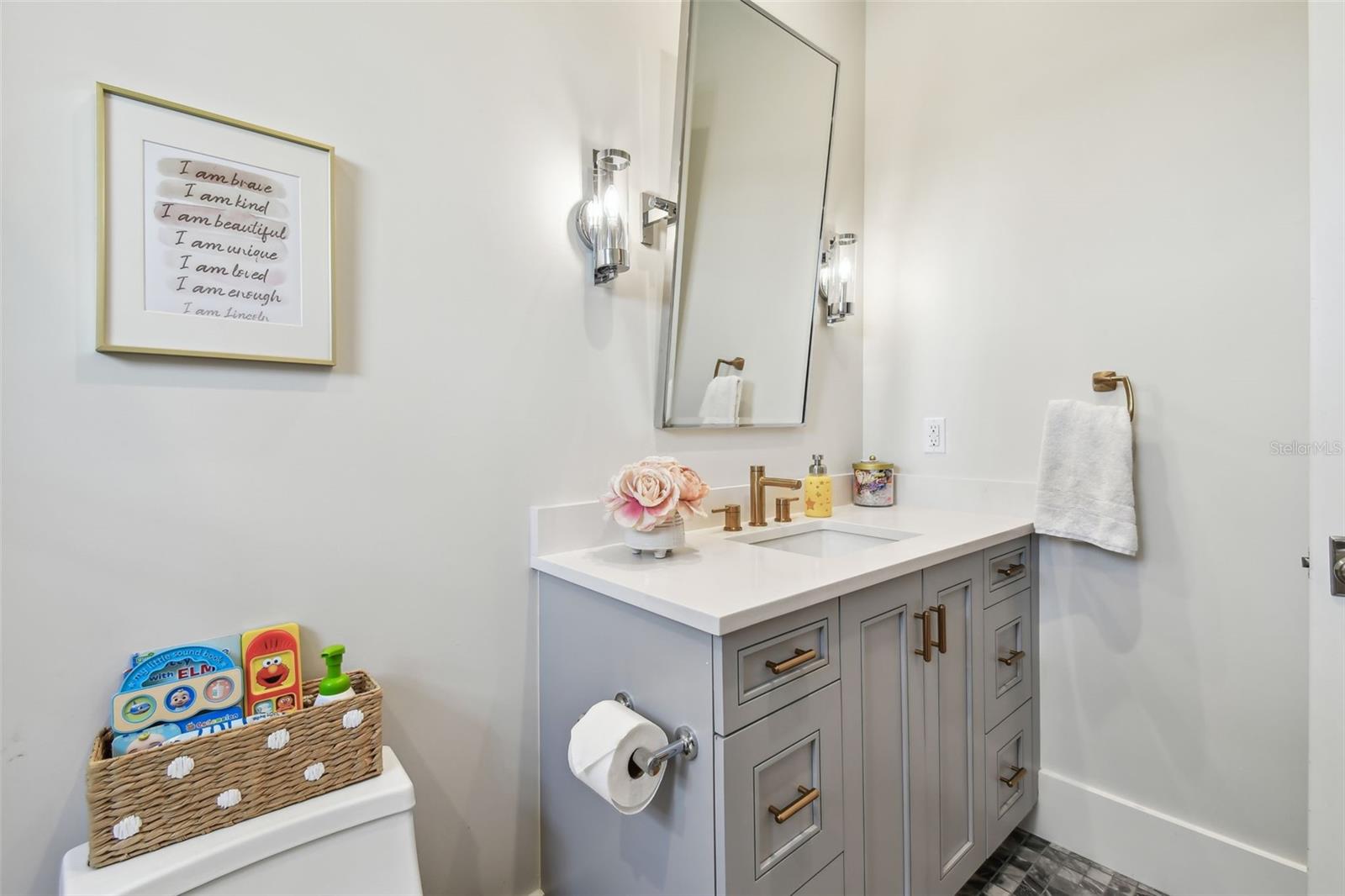 2402 W PARKLAND BLVD, TAMPA, FL, 33609