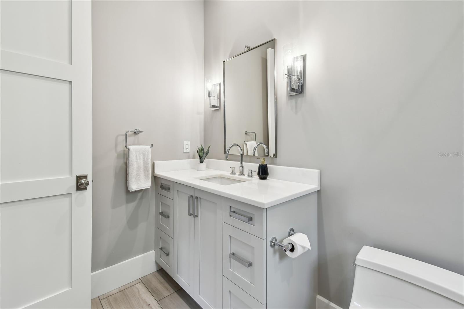 2402 W PARKLAND BLVD, TAMPA, FL, 33609