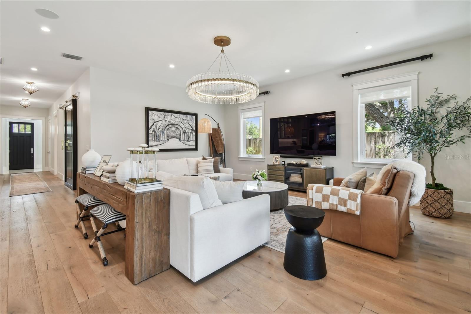 2402 W PARKLAND BLVD, TAMPA, FL, 33609