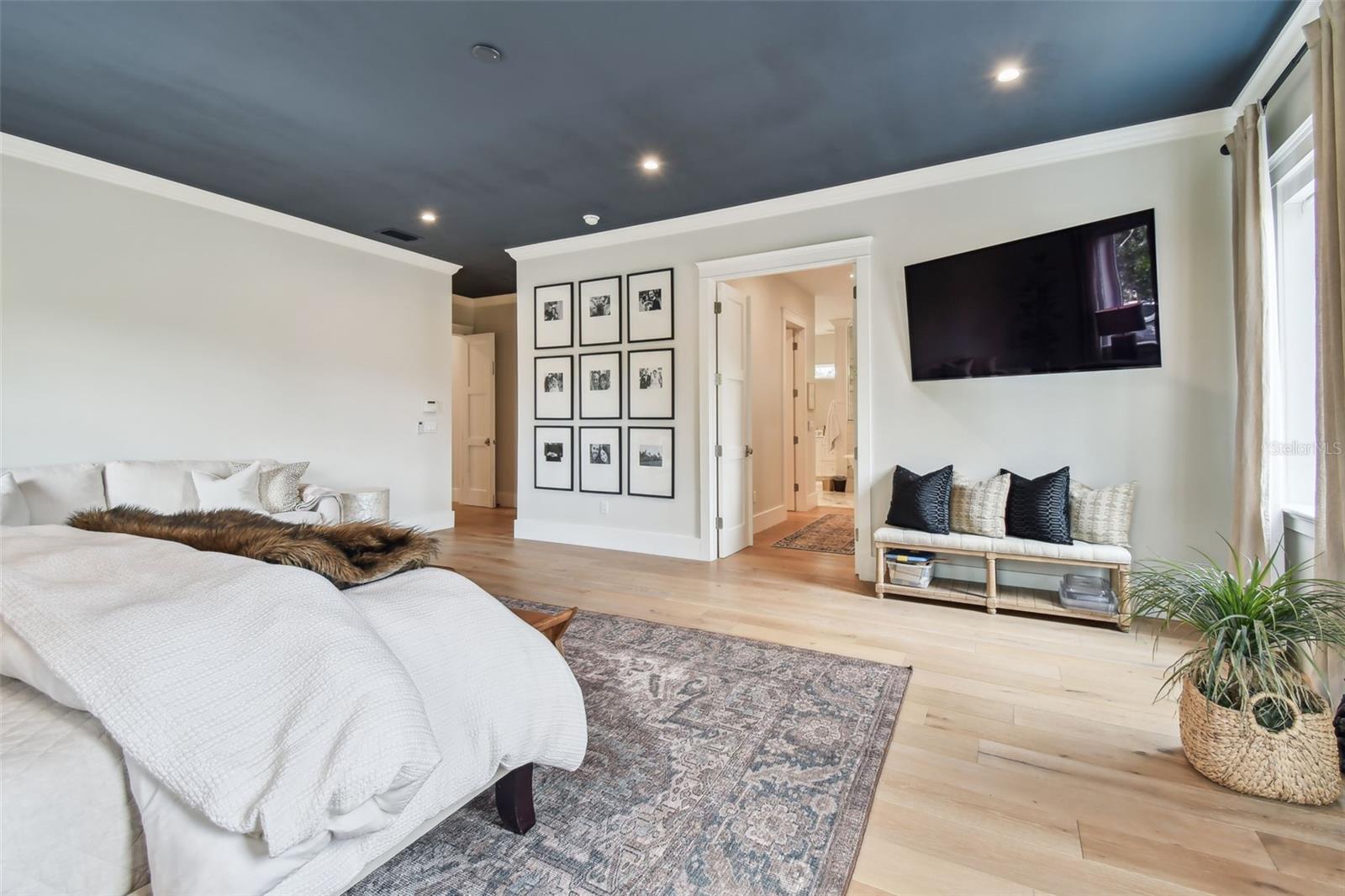 2402 W PARKLAND BLVD, TAMPA, FL, 33609