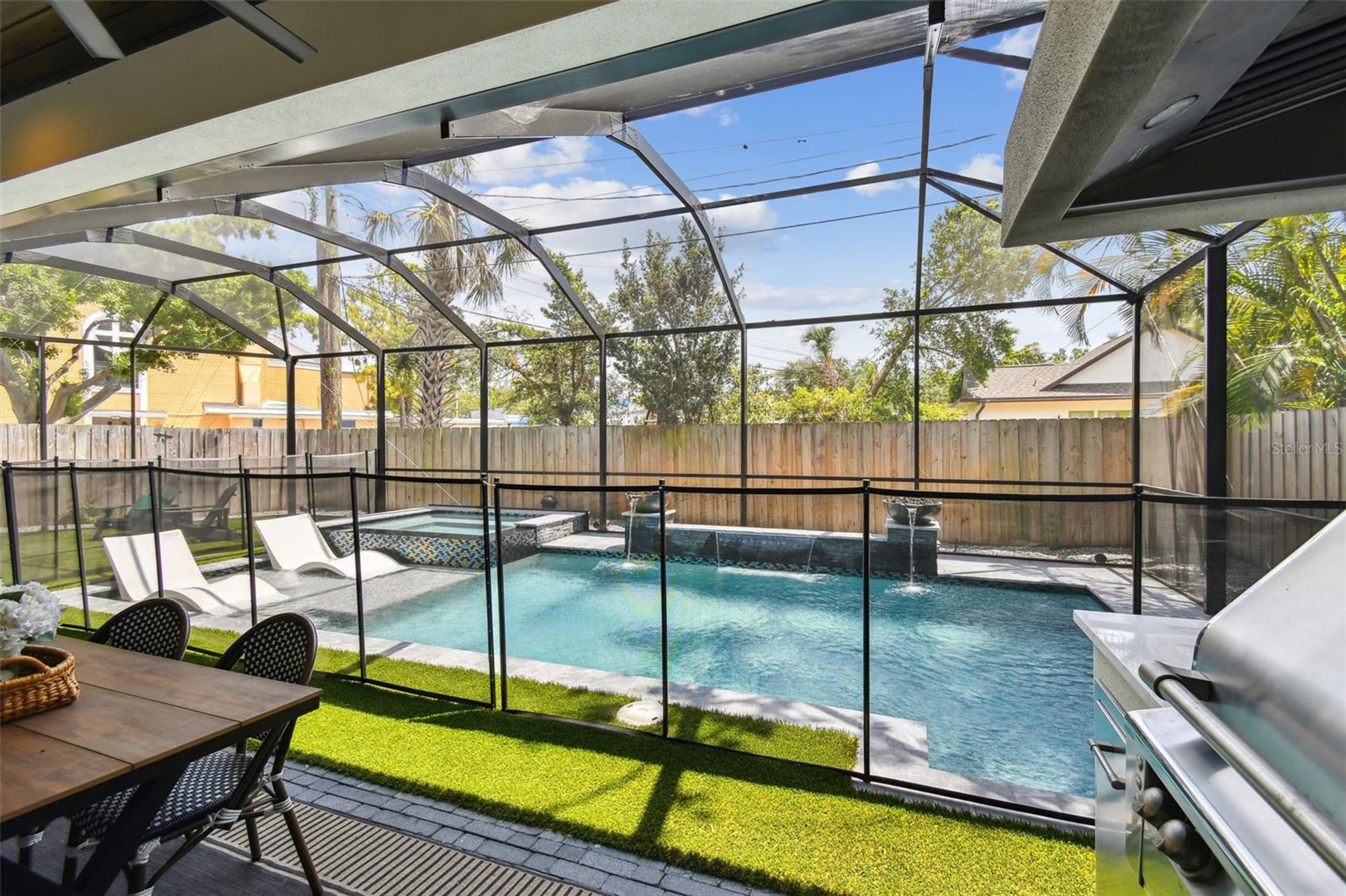 2402 W PARKLAND BLVD, TAMPA, FL, 33609